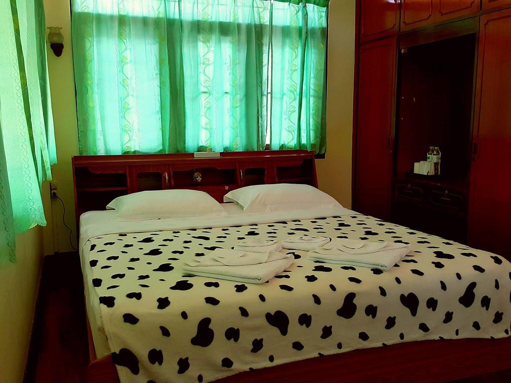 Emmanuel Guesthouse Prachuap Khiri Khan Exterior foto